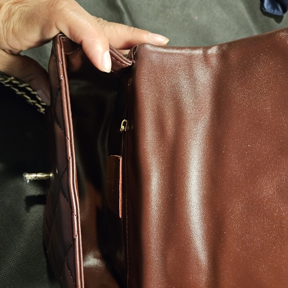 Carnival Keep Quilted Chain Crossbody – Burgundy – NEW - Picture 3 of 8